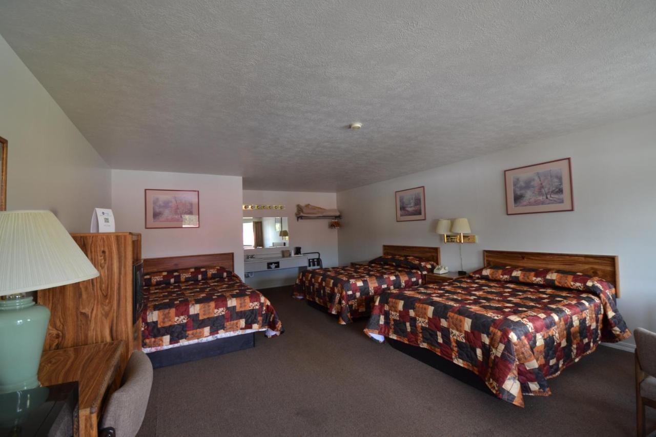 Motel Dude & Roundup West Yellowstone Esterno foto