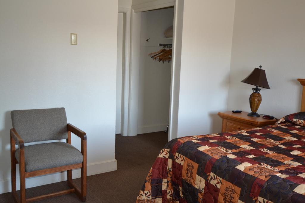 Motel Dude & Roundup West Yellowstone Esterno foto